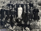 1957 Teresa Senatore a scuola a Contorsi con la prof Olga De Pisapia