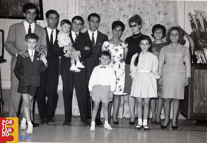 1960_festa_in_casa_Granozio_sulla_sinistra_Antonio_De_Rosa.jpg