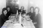 1961 dicembre Gelsomina Ugliano con Gabriella Della Monica le sorelle e la mamma