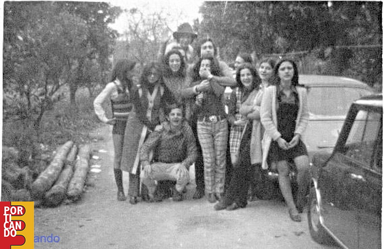 1971_Rosa_maiorino_e_amici_a_Pagani_da_Matteo_Tortora.jpg