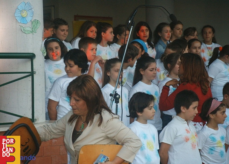 2006 scuola elementare epitaffio piccoli coristi  2 ( foto di gaetano maiorino )