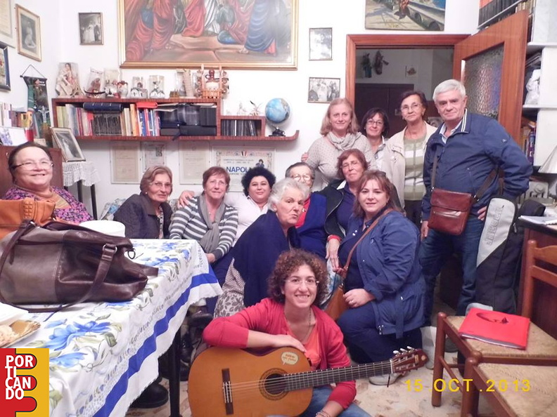 2013 La Caritas di Sant' Alfonso in preghiera a casa di nonna Sisina nel giorno del suo onomastico (da Gerardo Fasano)