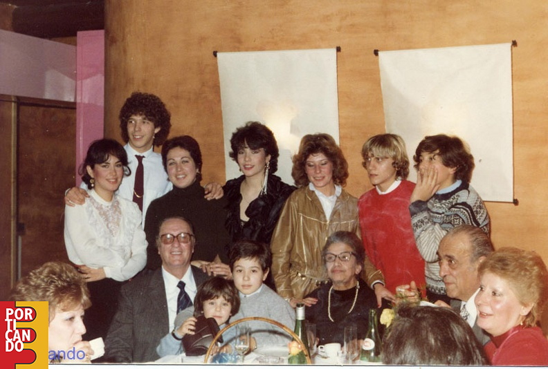 1982_Gigi_e_Genny_Ricciardi_50_anni_di_nozze_con_figli_nipoti_e_pronipoti.jpg