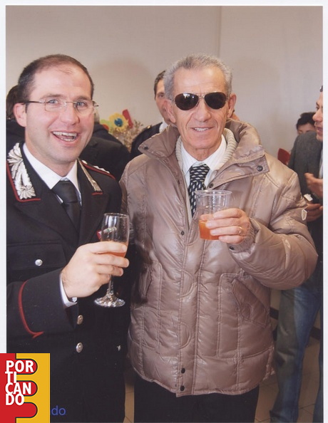 2009_Guglielmo_Lamberti_con_il_capitano_dei_carabinieri_di_Fermo_gia'_nel_1983_collaboratore_di_Lamberti.jpg
