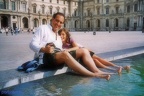 Ico Gasparri (a Milano dal 1990) con la figlia bianca al Louvre 2006