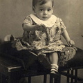 1940 circa Vincenzo Manzo in guerra riceve questa foto del figlio non ancora conosciuto