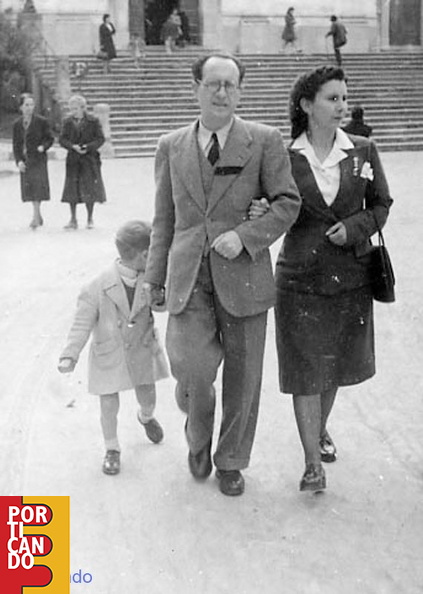1944_circa__famiglia_Senatore_Cuffaro.jpg