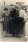 1946 Carmela Avagliano con il marito Giuseppe Santoro e lo zio canonico Luigi Avagliano
