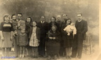 1947 famiglia di elio Lamberti ( ultimo sulla destra )