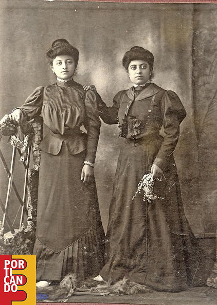 1910_circa_Angela_Della_Porta_e_sorella.jpg
