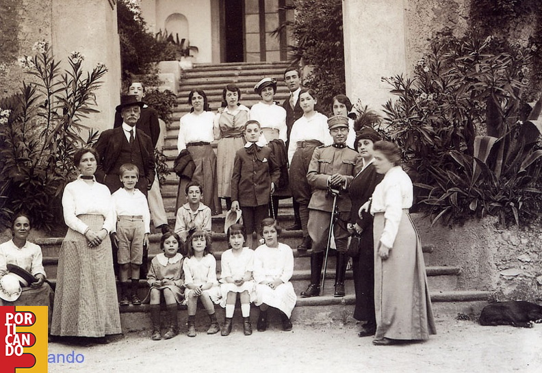 1919_famiglia_Ioele_in_villeggiatura_all'_Annunziata_(attuale_Villa_Maria).jpg