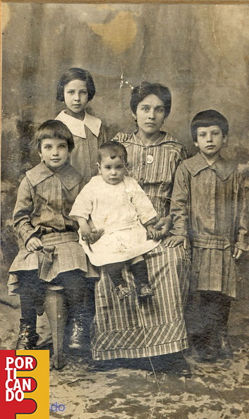 1920 circa Cira Lambiase con le figlie Rachele Emanuela  Anna