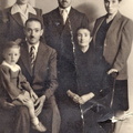 1950 circafratelli Caputo con mamma e mogli