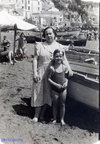 1950 circa Marina di Vietri  Antonina Giuliano Landi con la figlia Marisa