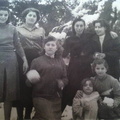 1954 Elvira e Livia Procida nella villa comunale