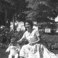 1955 circa Enrico Passaro con la zia Franca