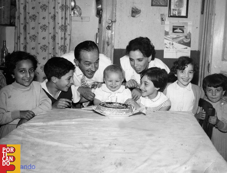 1955 compleanno di Claudio Ugliano con il padre la madre i fratelli e la cugina Anna De Chiara