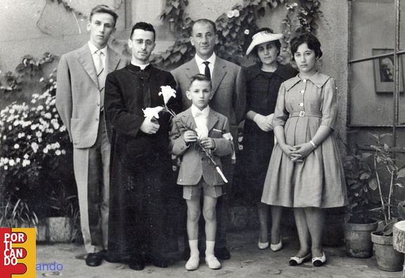 1960 famiglia di Vincenzo Conte ed Esther Matonti con Don Peppino Di Donato