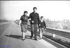 1961 antonio  Annamaria e Claudio Ugliano a passeggio sull'autostrada