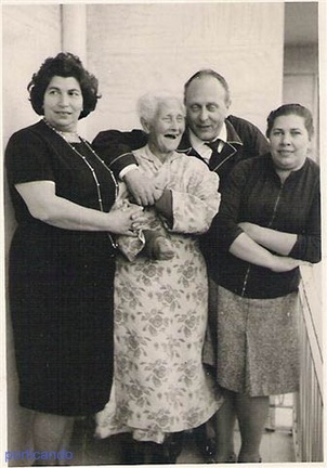 1964 circa Eleonora e Raffaele Langiano con la nonna Ermelinda e zia Iole