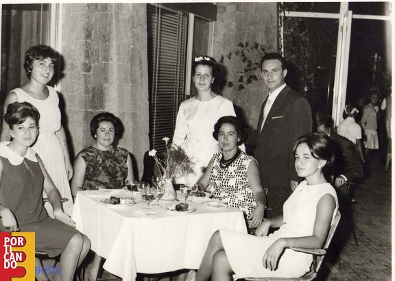 1964 agosto Elena Proto (1a sx) Adelina Vagliano (3a sx) e Rosangela Avagliano (1a dx) a un matrimonio