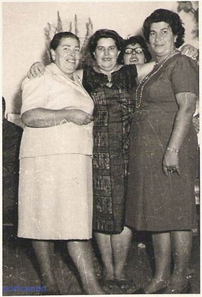 1965 circa Eleonora Balestrieri Langiano con le sorelle Olga e Iole e la nipote Giovanna Mattoma giovanna ed Iole