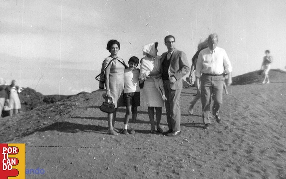 1968 circa Gina Pisano Enrico Passaro Franca Passaro e Giuseppe Raimondi sul Vesuvio