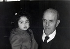 1976 Teresa Sorrentino figlia di Pinuccio con il nonno Domenico