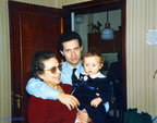 1987 Alfonso De Leo con la mamma Dora e la nipote Claudia