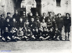 1925 scuole elementari classe di Emilio De Leo ( II accosciato a sx)