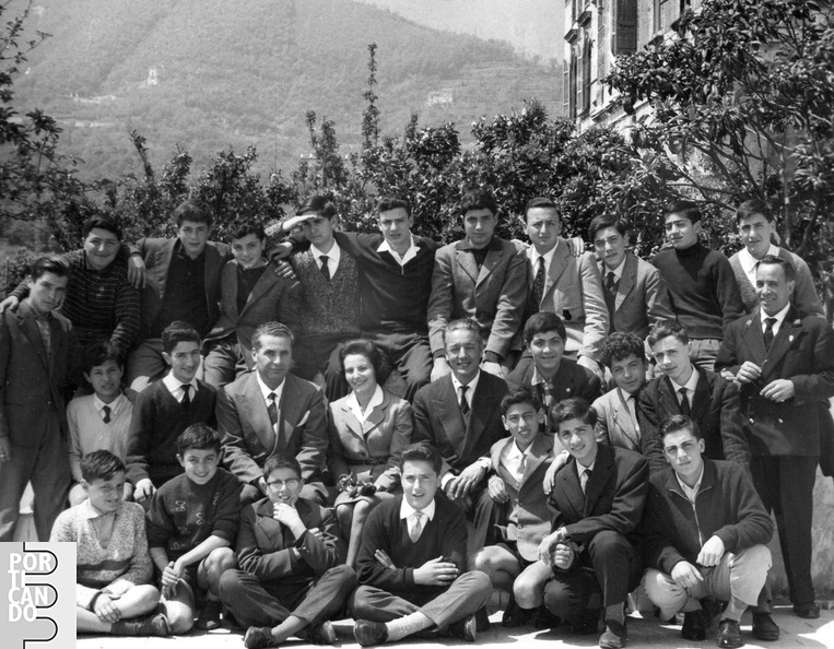CARDUCCI 1960 circa III classe con i prom Maiorino e Di Liego e la preside ( foto di Ferdinando Santoro)