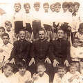 1935 elementari 16 settembre Giuseppe D'Andria - in basso 4 a sinistra -  Padre Attanasio a sinistra