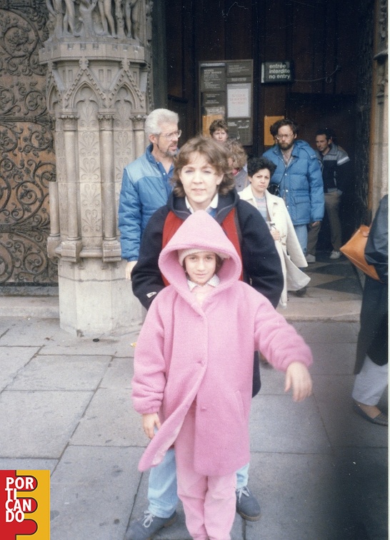 1985 Simona Avagliano e Rosaria a Parigi
