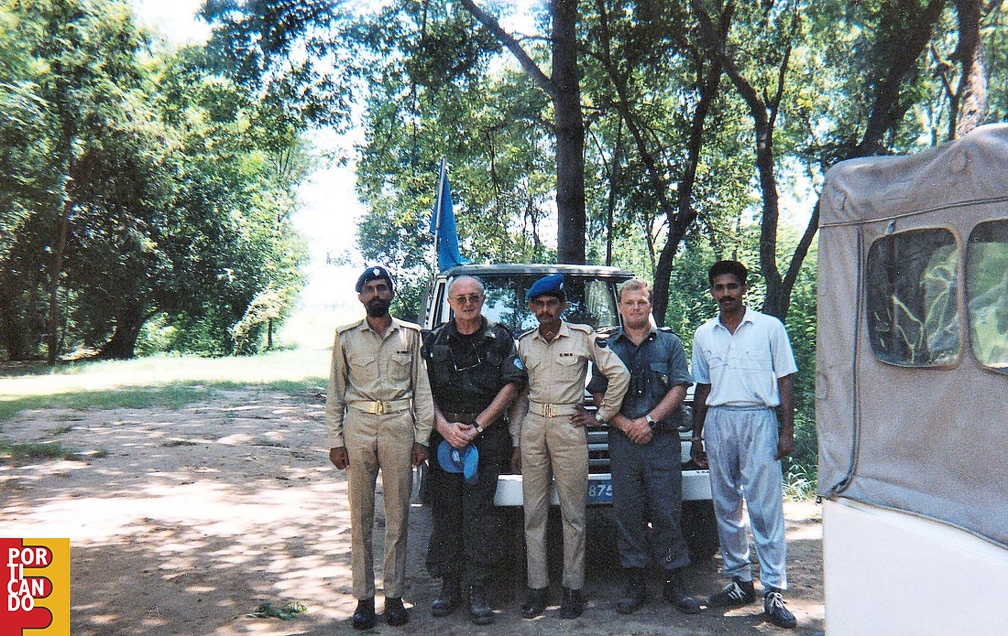 1989 Bruno Pisapia In Pakistan come UN Observer   in compagnia del collega svedese e soldati pakistani
