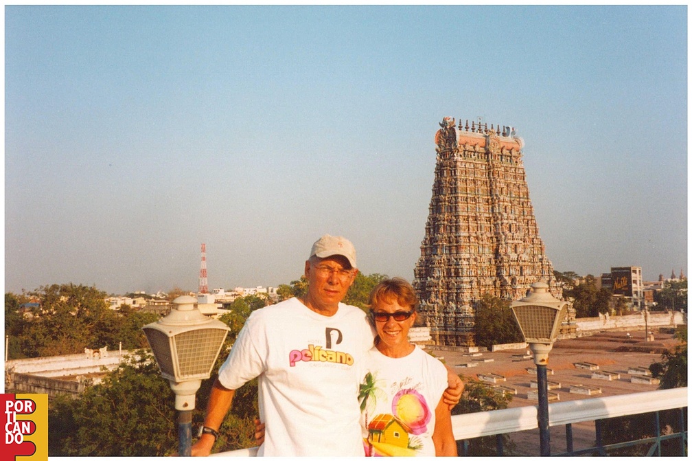2000 circa ANTONIO SARTORI E IOLANDA PINTO il tempio di MADURAI INDIA