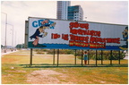 2000 circa ANTONIO SARTORI E IOLANDA PINTO Slogan anti USA HAVANA CUBA