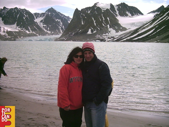 2005 Francesco Giordano e Annalisa Trapanese oltre Capo Nord fra i fiordi norvegesi