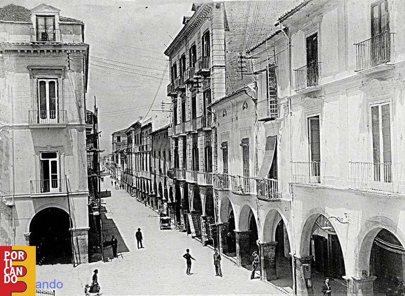 1920_circa_piazza_duomo.jpg
