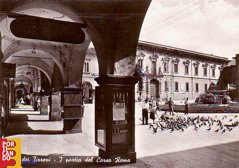 1940_circa_piazza_Duomo_(_foto_di_Domenico_Trezza_).jpg