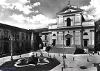 1950 circa piazza duomno con lo storico palazzo vescovile