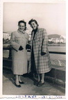 1953 Annamaria Palmieri con un'amica a salerno