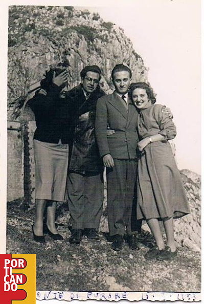 1953 Pasquale Criscuolo con Annamaria Palmieri ed una coppia di amici a Furore