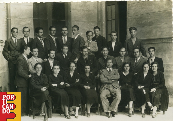 FOTO NUM -  001  -  1935 circa Liceali cavesi 1930 Fe(Filino) Bisogno ├¿ il nono da sinistra in terza fila