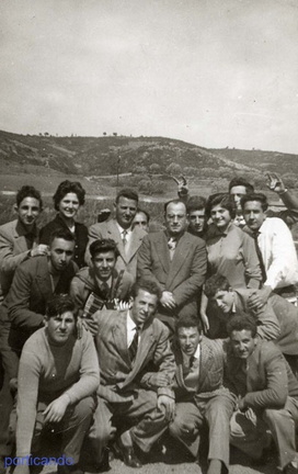 FOTO NUM -  028  -  1955 pasqua liceo classico prof Lupi Mariella Avigliano