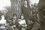 FOTO NUM -  193  -  1970 gita del Liceo Classico a Montecatini Prof Martoccia Apicella ( fra gli altri Pierino Di Napoli e Gabriella Alfano )