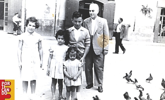 1950 circa famiglia in piazza Pisapia