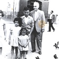 1950 circa famiglia in piazza Pisapia