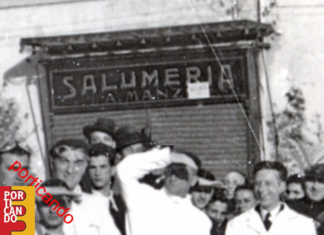 1940_circaSalumeria_Manzo_o_Manzi_Piazza_Duomo.jpg
