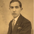 1948 circa  Paolillo Gerardo titolare di un tabacchi in corso Umberto nei pressi di S. Francesco