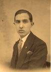 1948 circa  Paolillo Gerardo titolare di un tabacchi in corso Umberto nei pressi di S. Francesco
